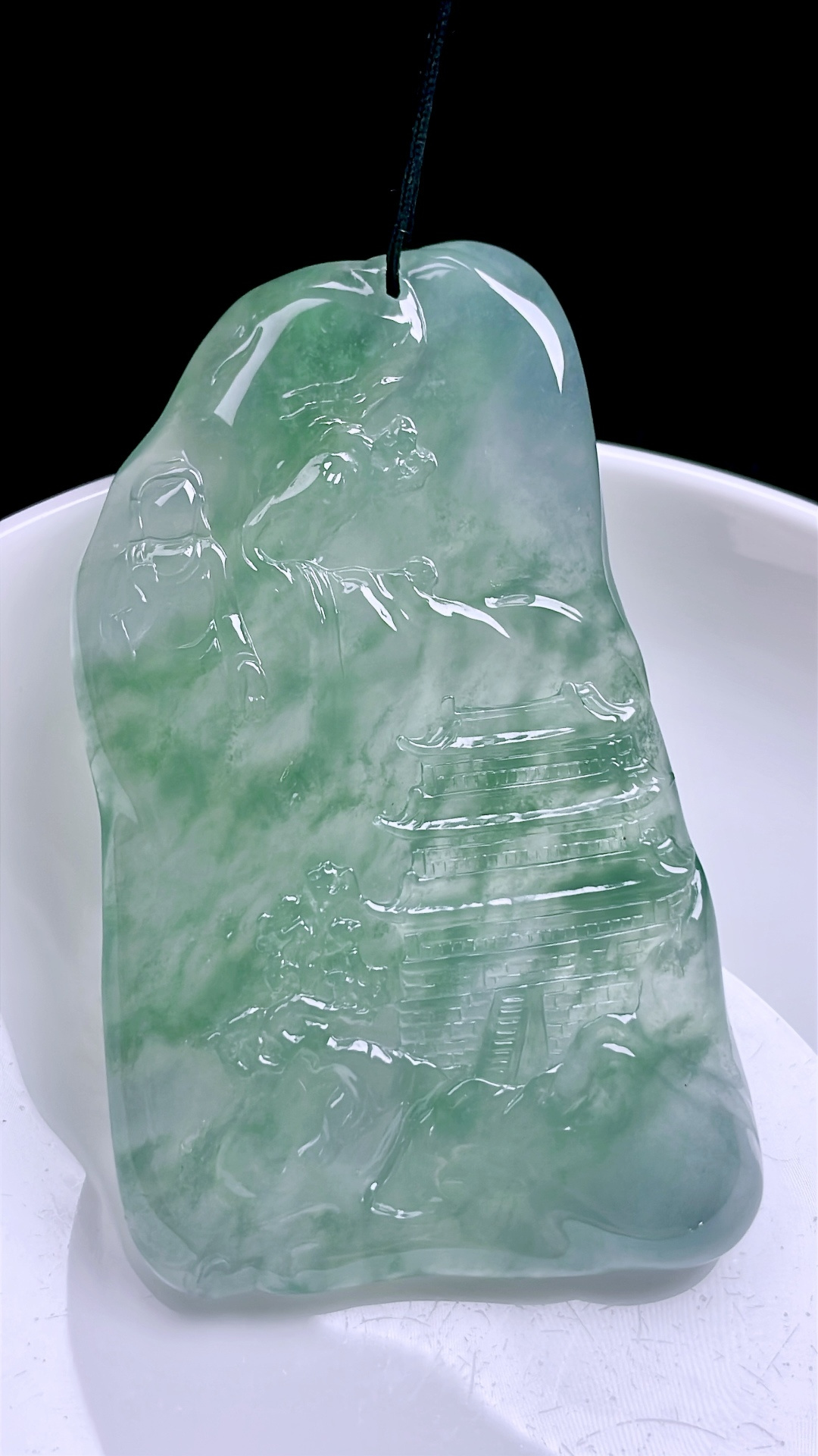 冰种飘花山水牌 飘花灵动，种老起胶 尺寸：66.5/40/6.8