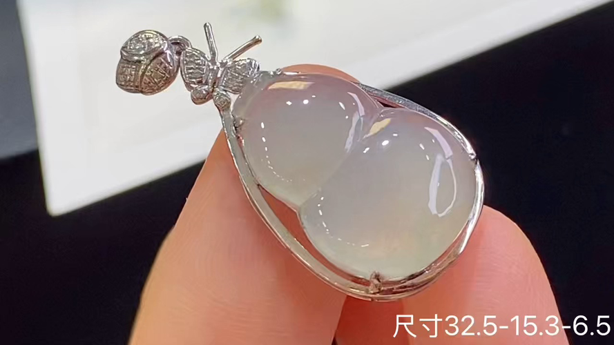 18k金+钻葫芦吊坠，无裂，32.5-15.3-6.5
