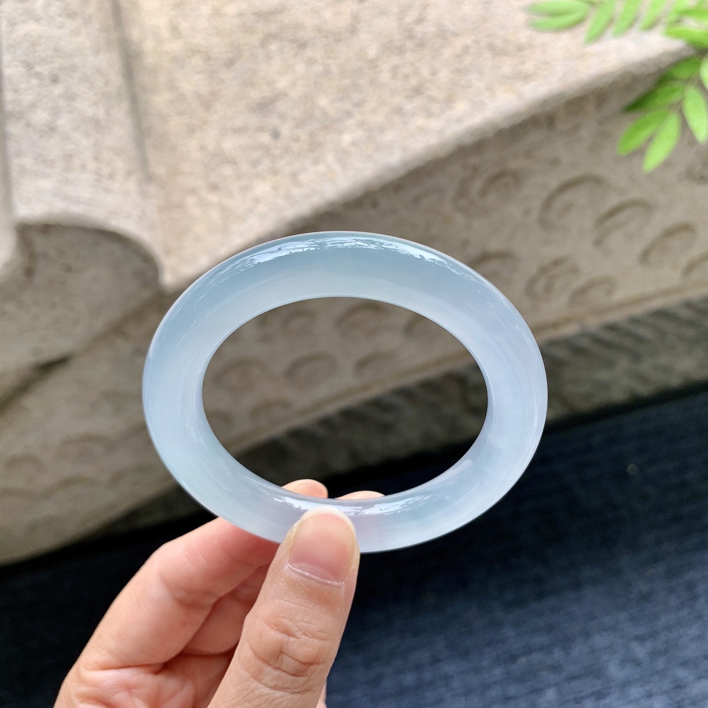 圆条49 50【圈口】50/9.8/9.8【编码】LH091133【描述】冰天空蓝，水润，种老，细腻，无裂