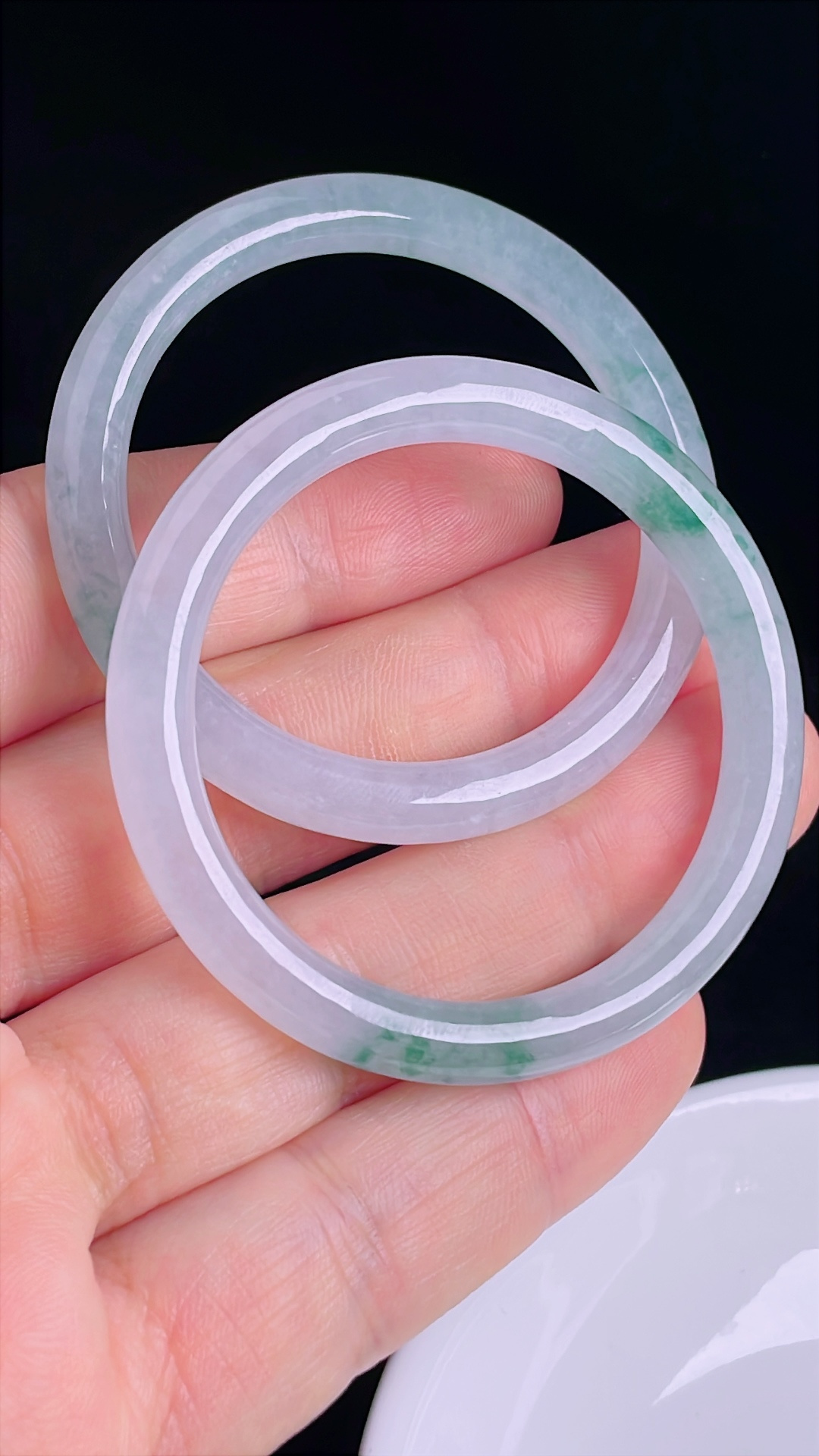 飘花平安环，老种起光，细底通透，尺寸：53.6/6内径41.6mm0910