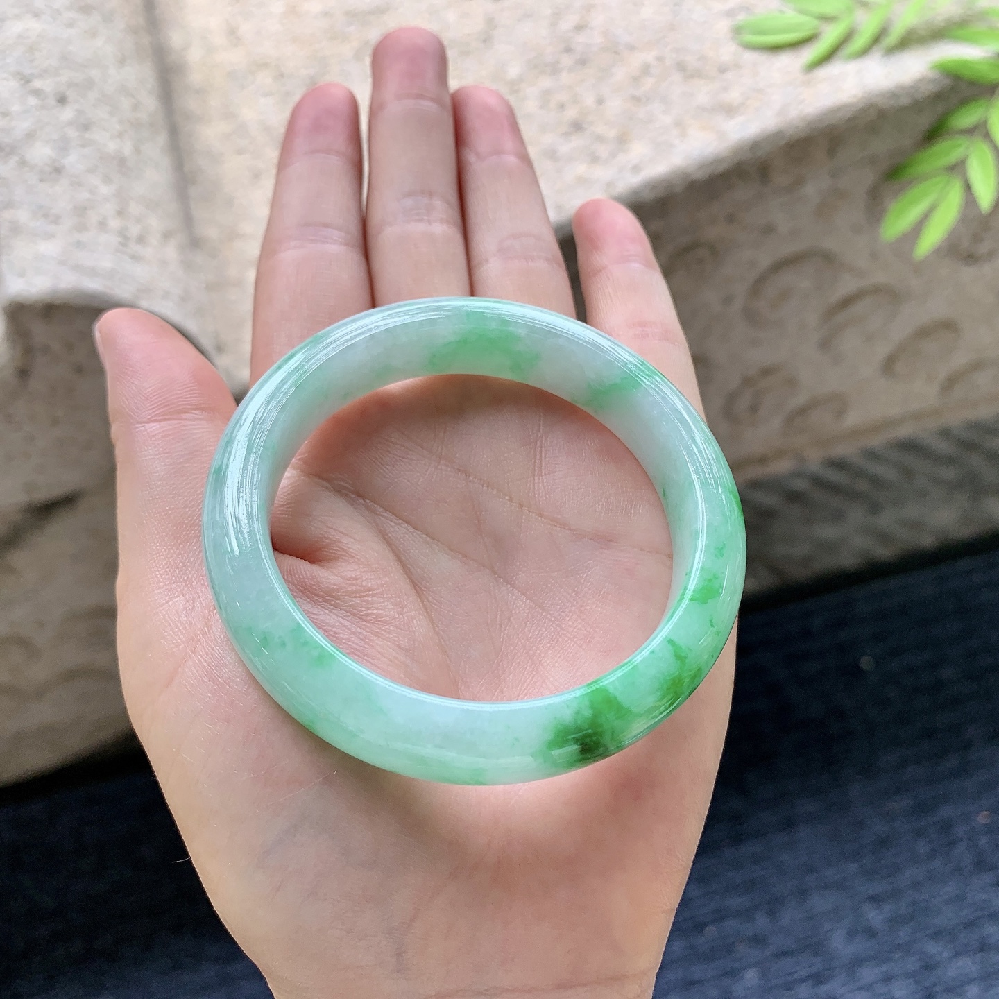 正圈52 53，细糯飘绿，水润，种老，细腻，打灯有纹线