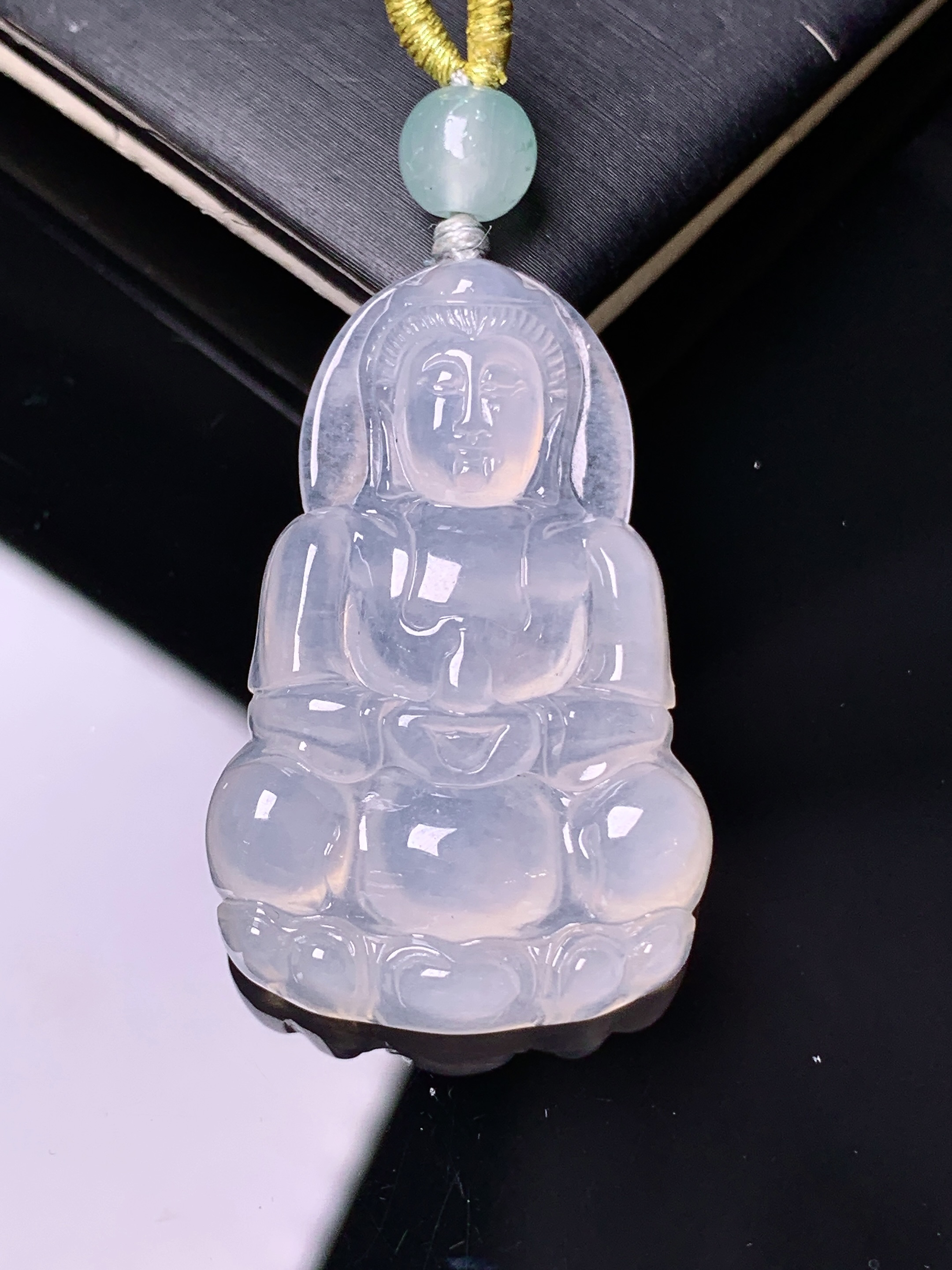 冰种观音菩萨吊坠 玉质细腻 色泽艳丽清新 水润亮眼 整体尺寸35.2*22.5*5.6 a8