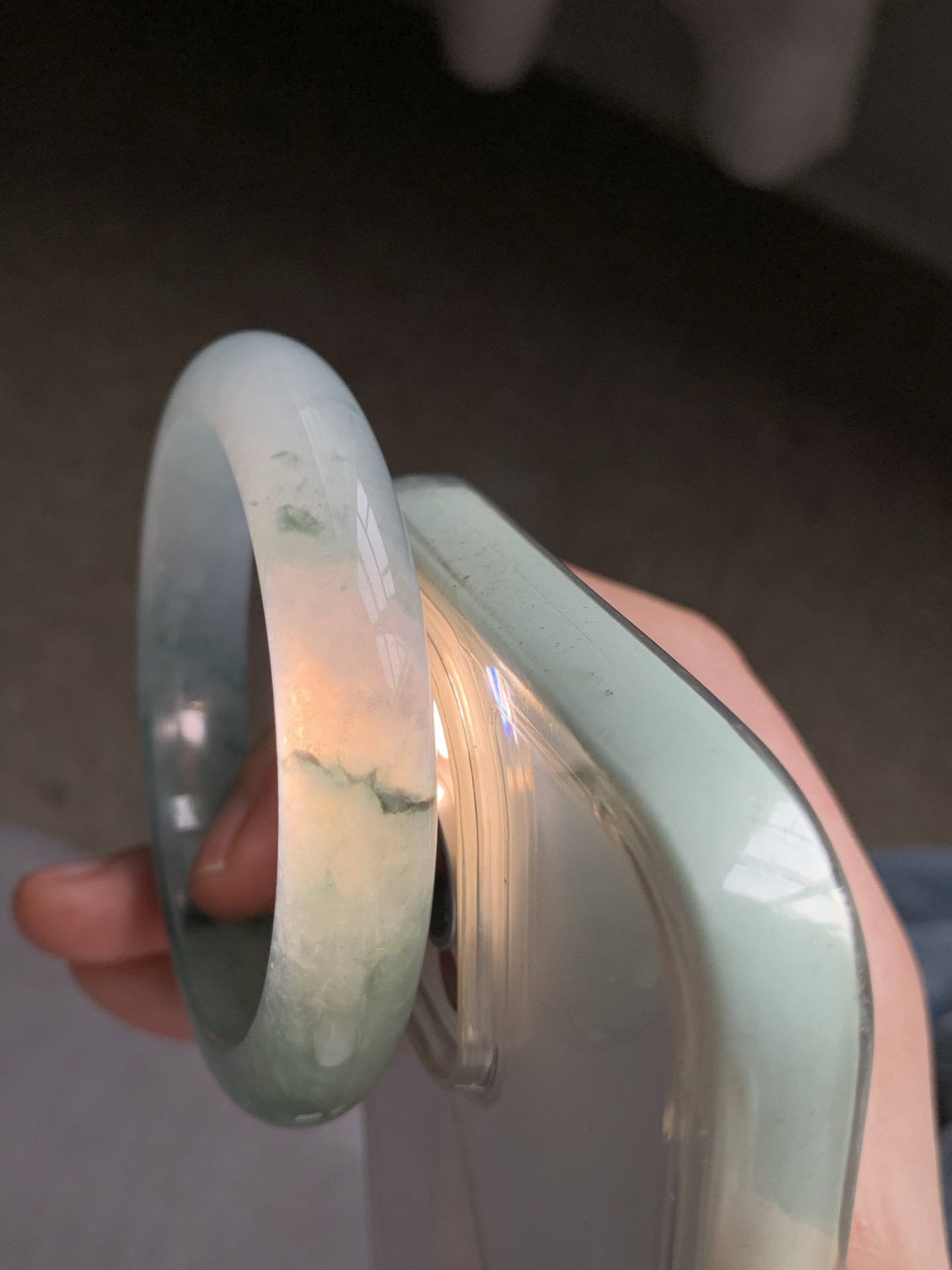 糯冰飘绿花，水润，种老，细腻，打灯有絮线