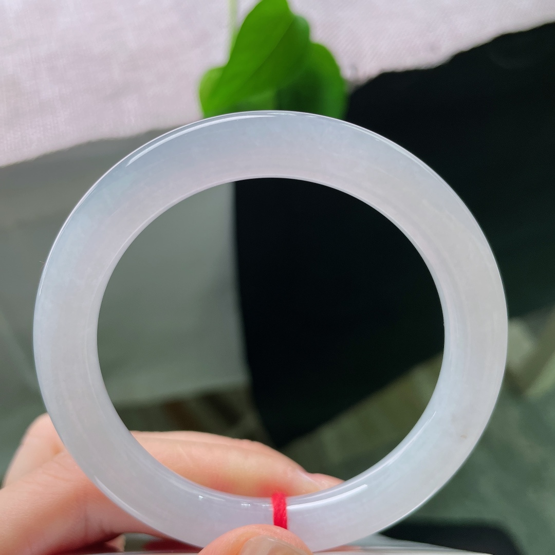 54/8.8，正圈，无裂，洒金，浅白柔光衬肤柔和，风格低调百搭，日常佩戴尽显质感。ss58690a