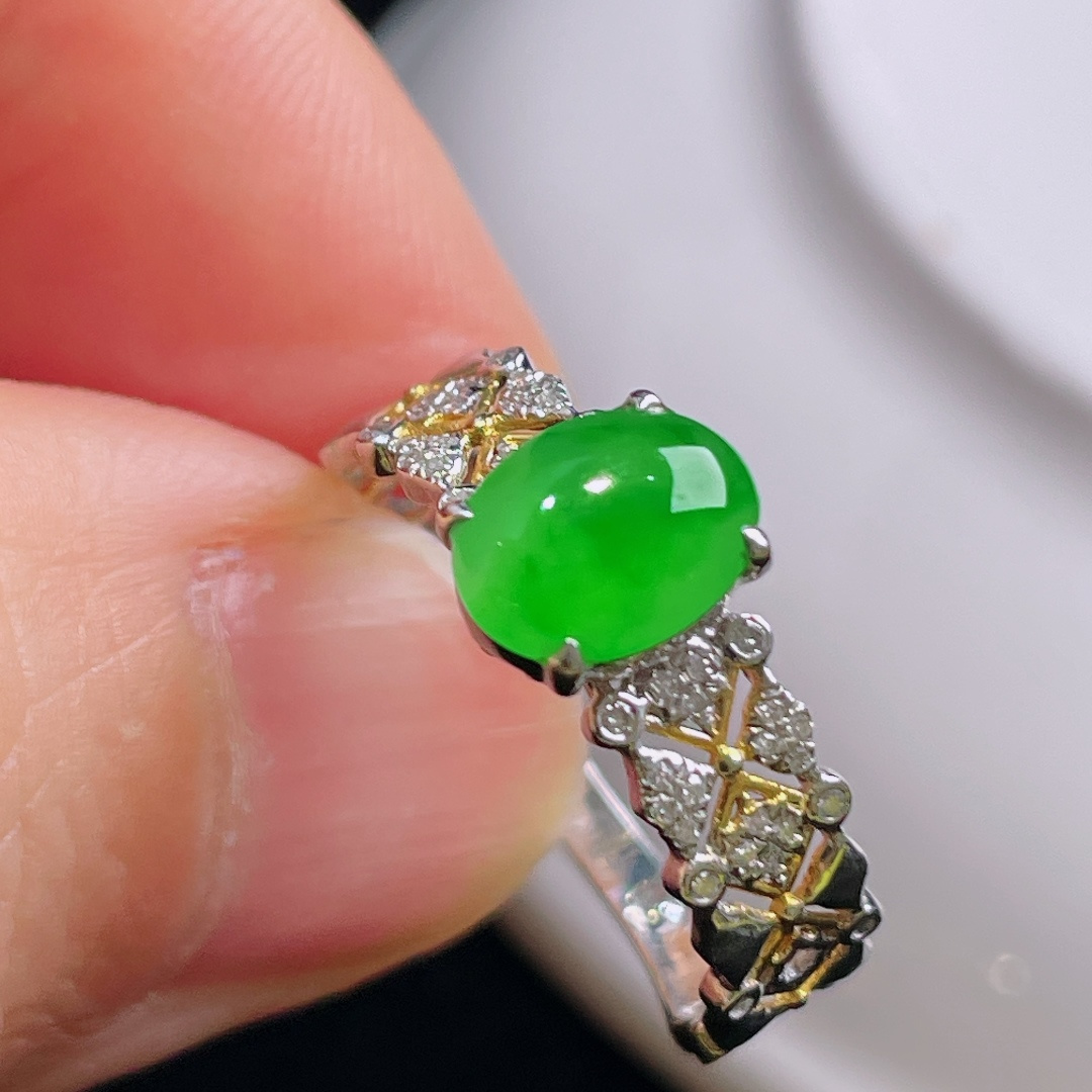 冰绿戒指，18k镶嵌，老种起光，细底通透，尺寸：裸石7.6/6.2/2.8mm0911