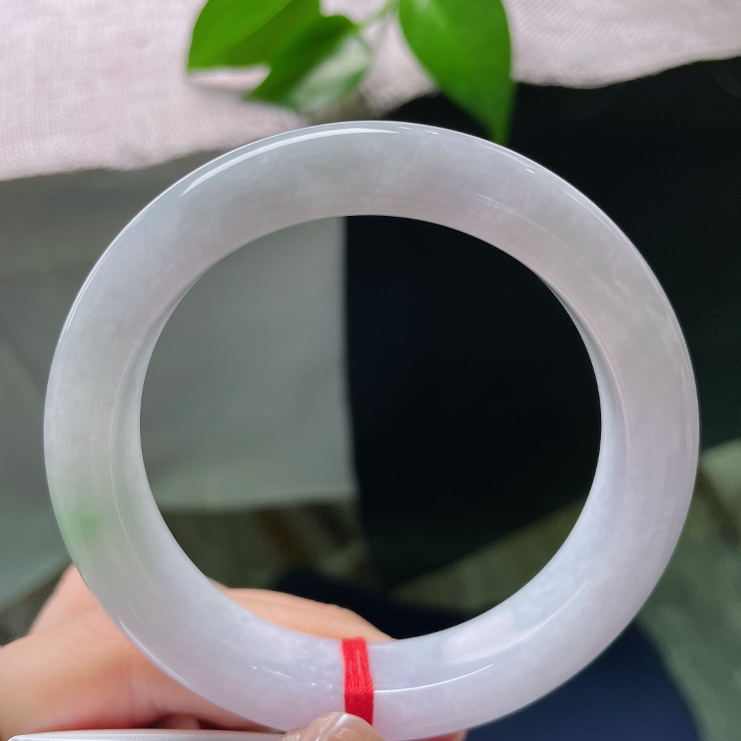 56.6/12.3/9.5，飘绿正圈，晶体线，淡紫如云，翠色含春，双色相融，自带春日独有的温柔诗意。ss58786a