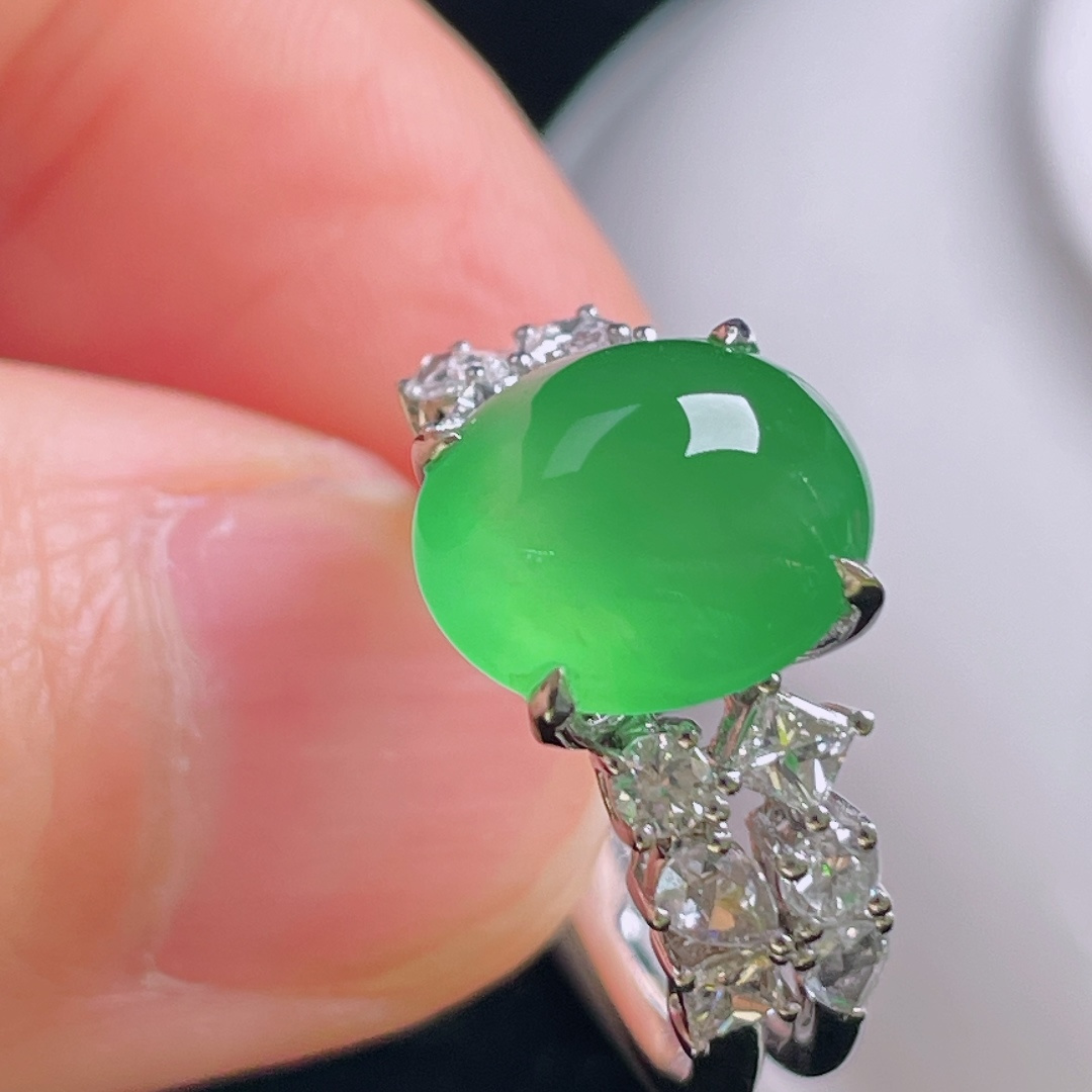 冰绿戒指，18k镶嵌，老种起光，细底通透，尺寸：裸石11/9.4/3mm0911
