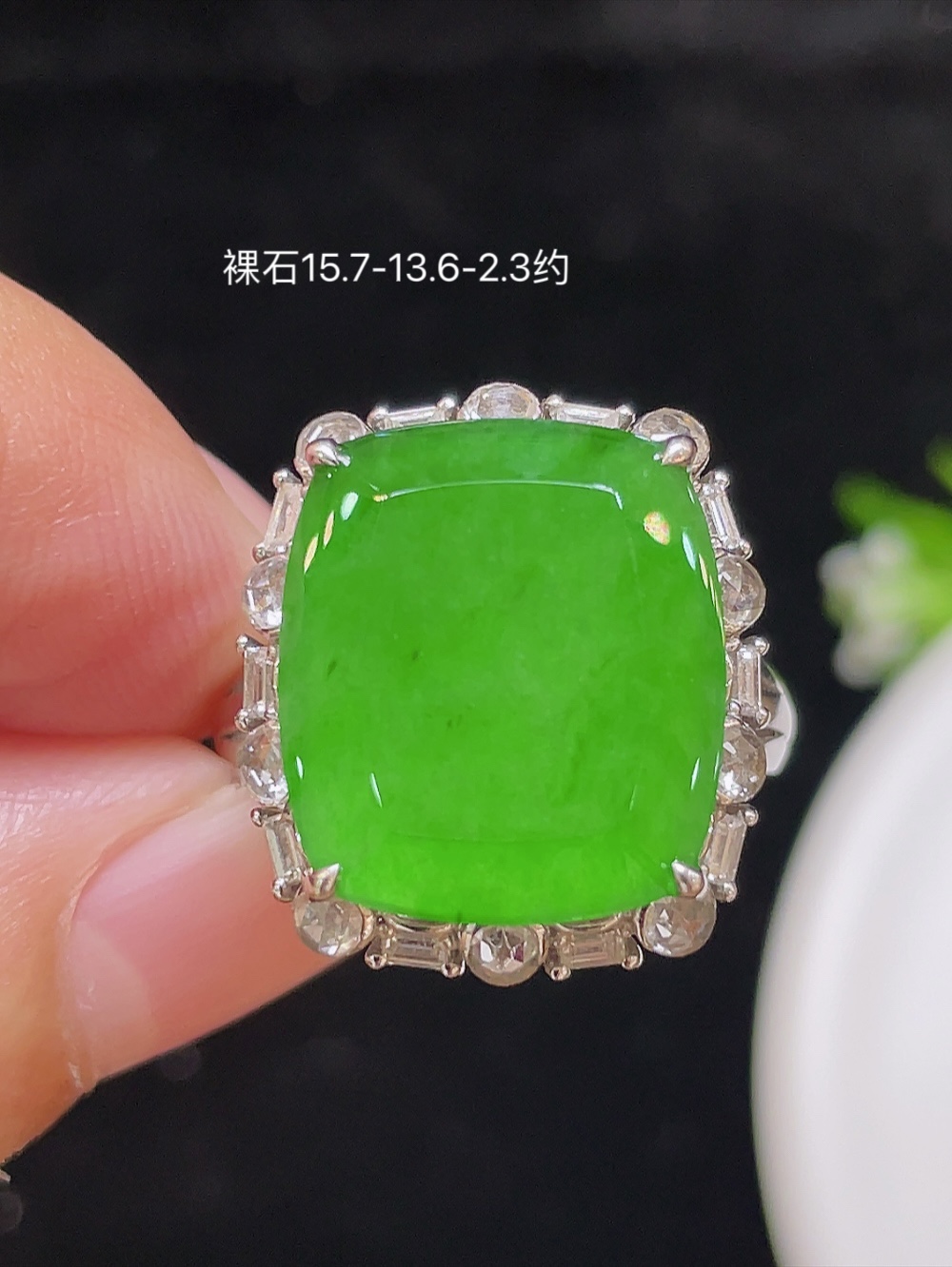 ️，大件饱满，通透水润，玉质细腻，翠色鲜艳，18k金奢华钻石镶嵌️，15.7-13.6-2.3