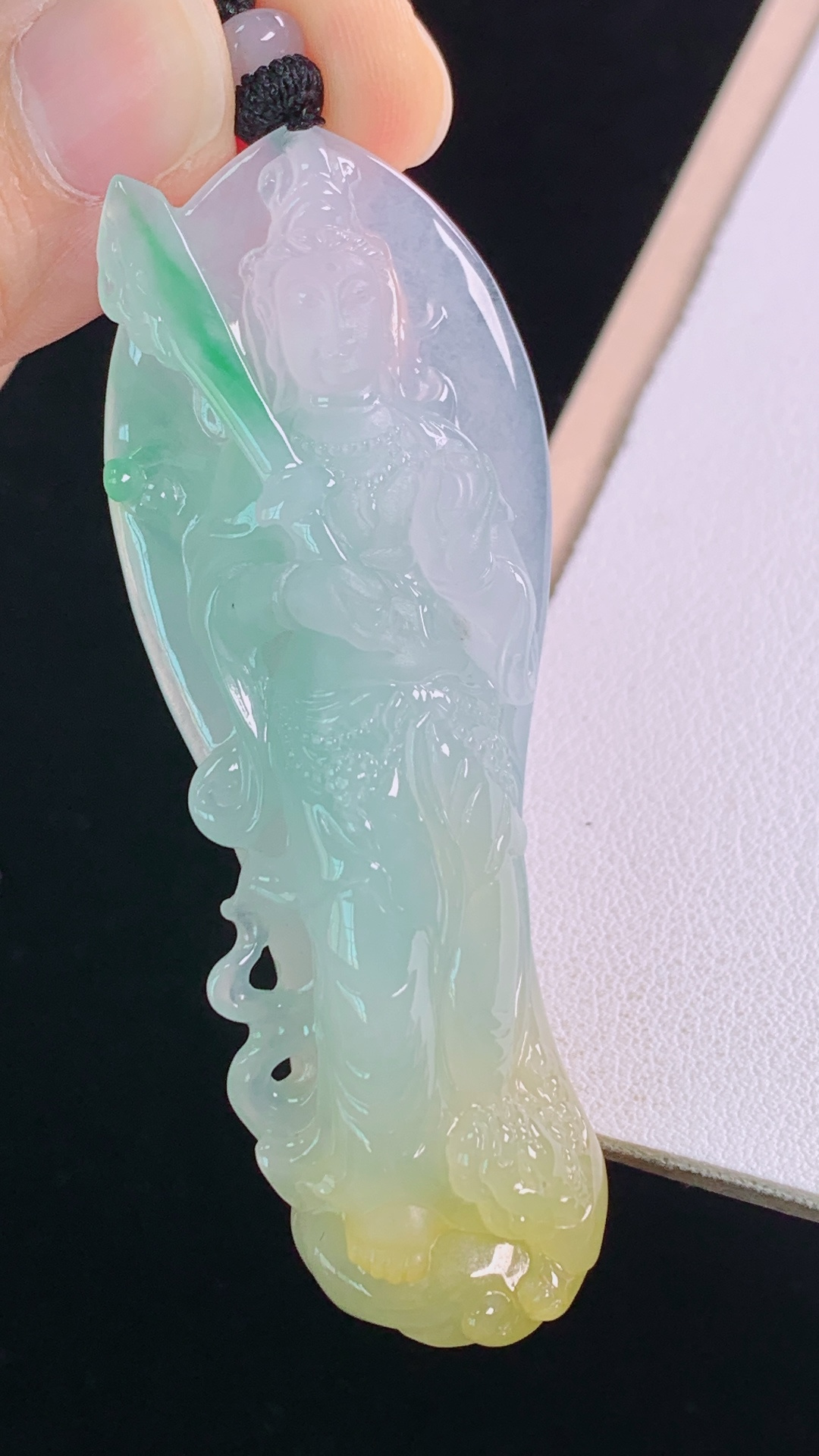三彩文殊观音，种老起胶，色泽清新，无裂，尺寸:68.8-24.8-11.1mm 9