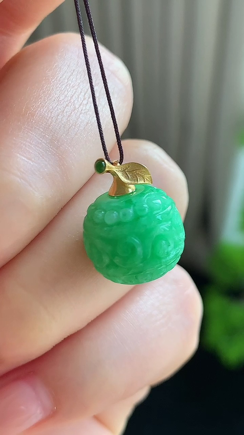 天然翡翠，冰绿回纹珠18k金 li95