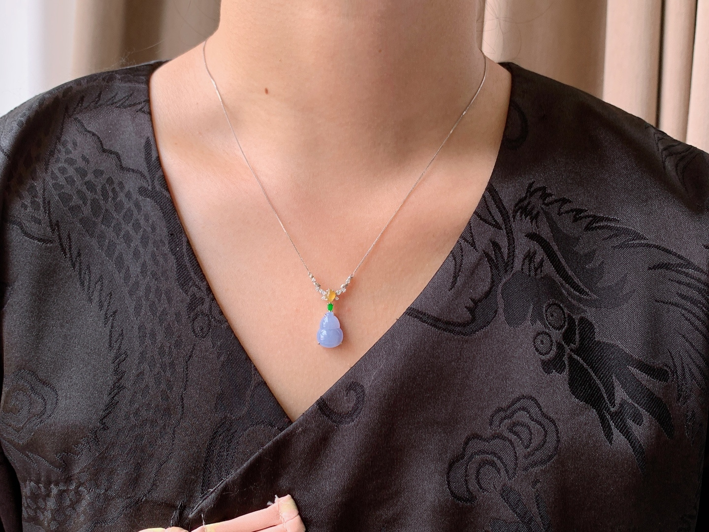 【镶嵌】冰葫芦项链【说明】缅甸 18k金镶嵌  性比高【裸石】13.3-10-3.2【重量】3.6克