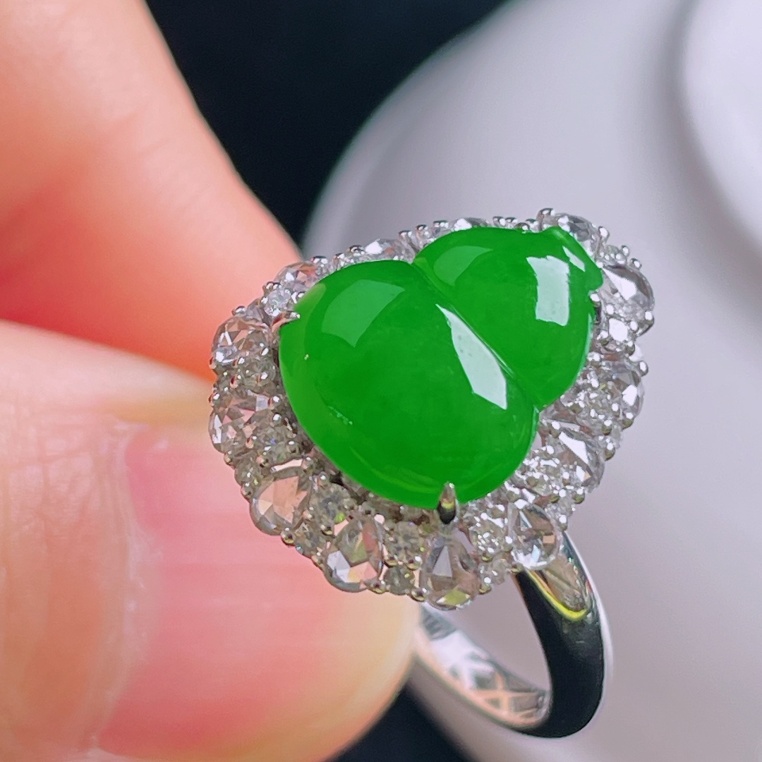 冰绿戒指，18k镶嵌，老种起光，细底通透，尺寸：裸石11.9/9.4/3mm0911