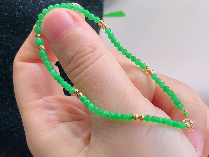 ️ 18K金伴钻满绿珠子手链， ，尺寸取一2.5mm，包A附证书