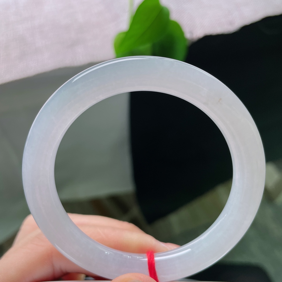 54/8.8，正圈，无裂，洒金，浅白柔光衬肤柔和，风格低调百搭，日常佩戴尽显质感。ss58690a