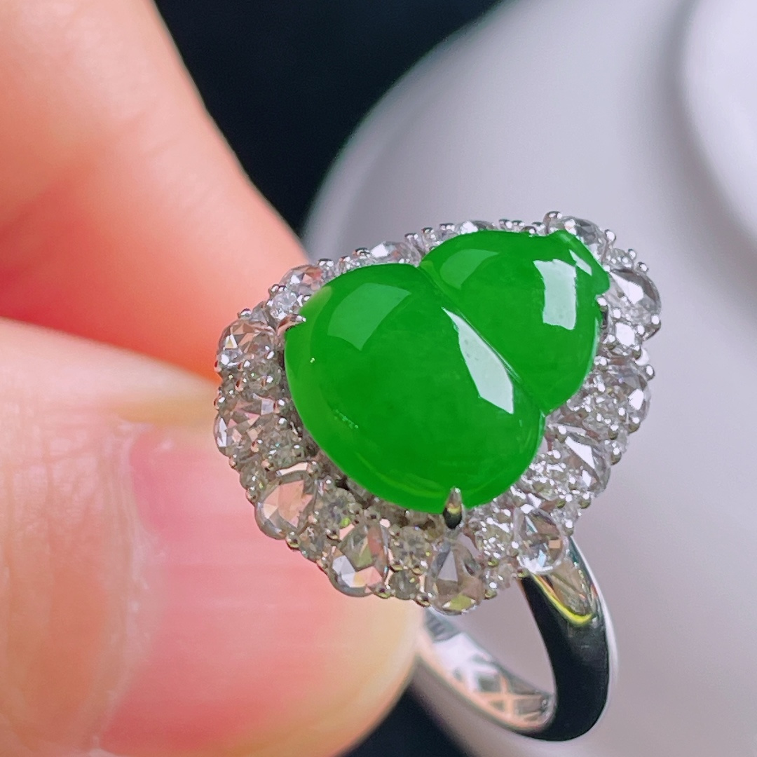 冰绿戒指，18k镶嵌，老种起光，细底通透，尺寸：裸石11.9/9.4/3mm0911