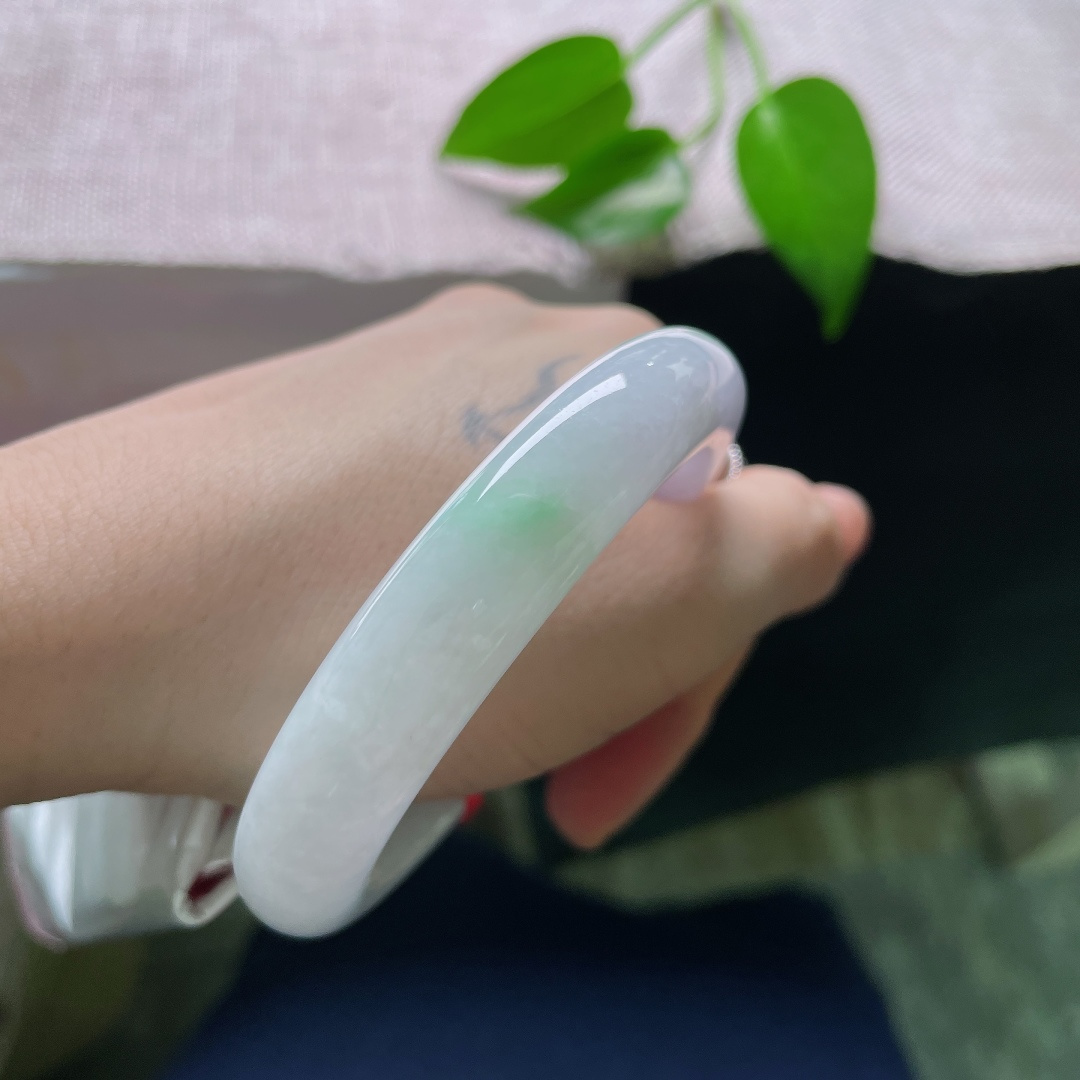 56.6/12.3/9.5，飘绿正圈，晶体线，淡紫如云，翠色含春，双色相融，自带春日独有的温柔诗意。ss58786a
