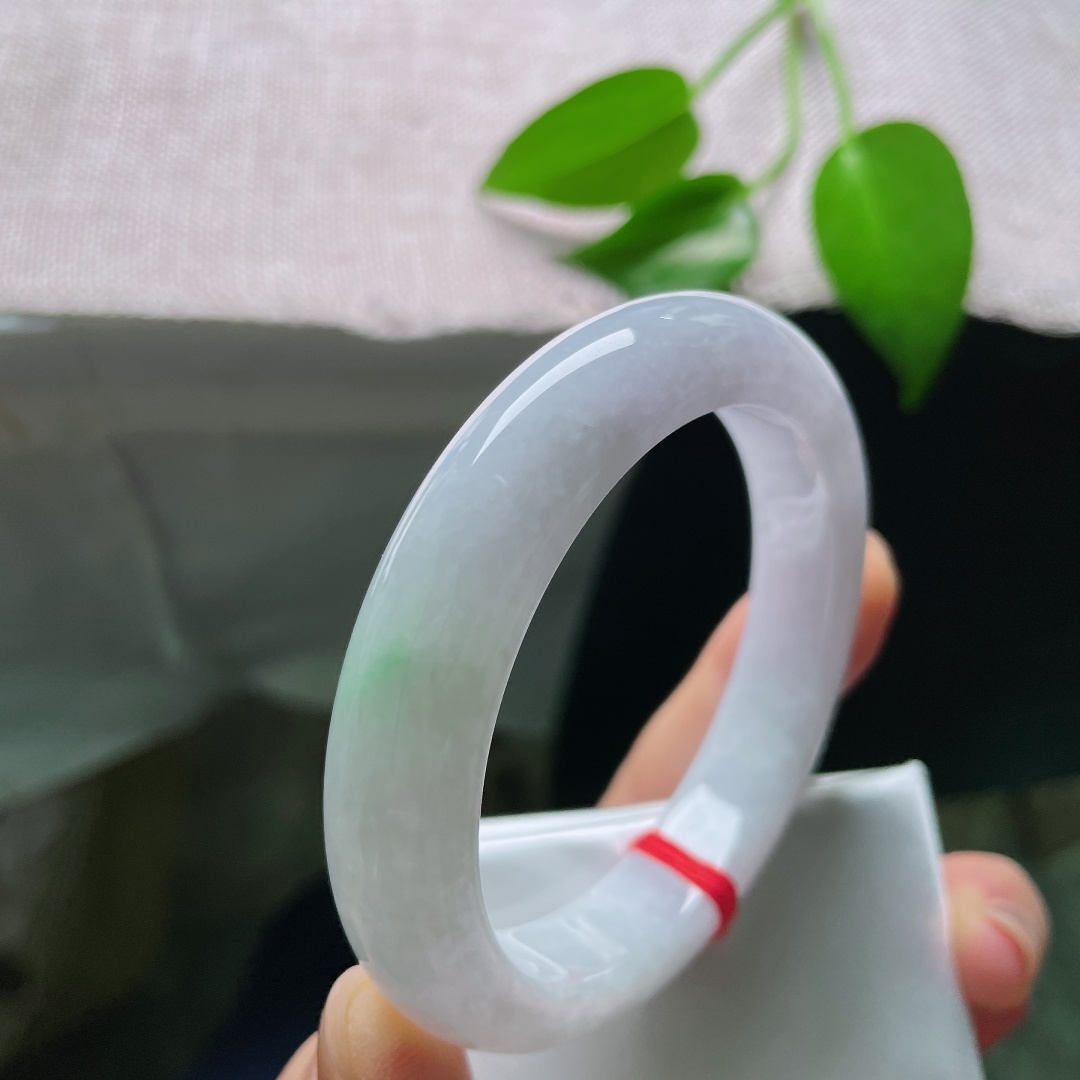 56.6/12.3/9.5，飘绿正圈，晶体线，淡紫如云，翠色含春，双色相融，自带春日独有的温柔诗意。ss58786a