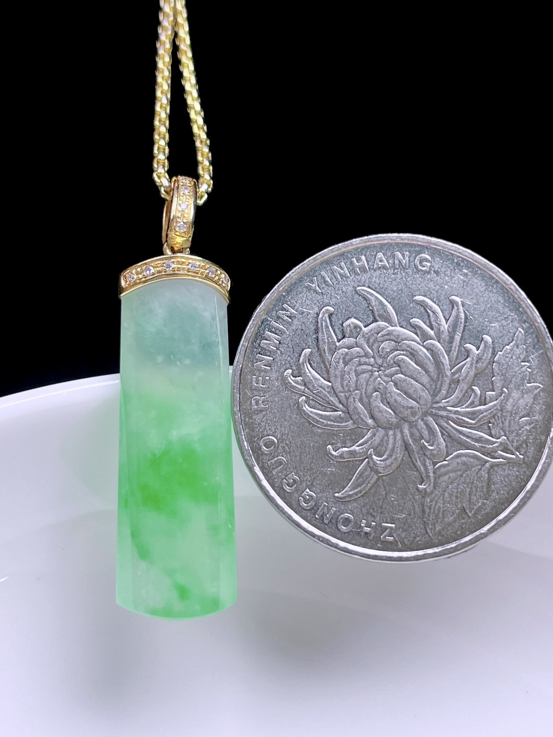 ️ 冰飘绿花无事牌 花色灵动，种老水润，18k金镶嵌 整体：33.8 裸石：26.3/8.9/4.4