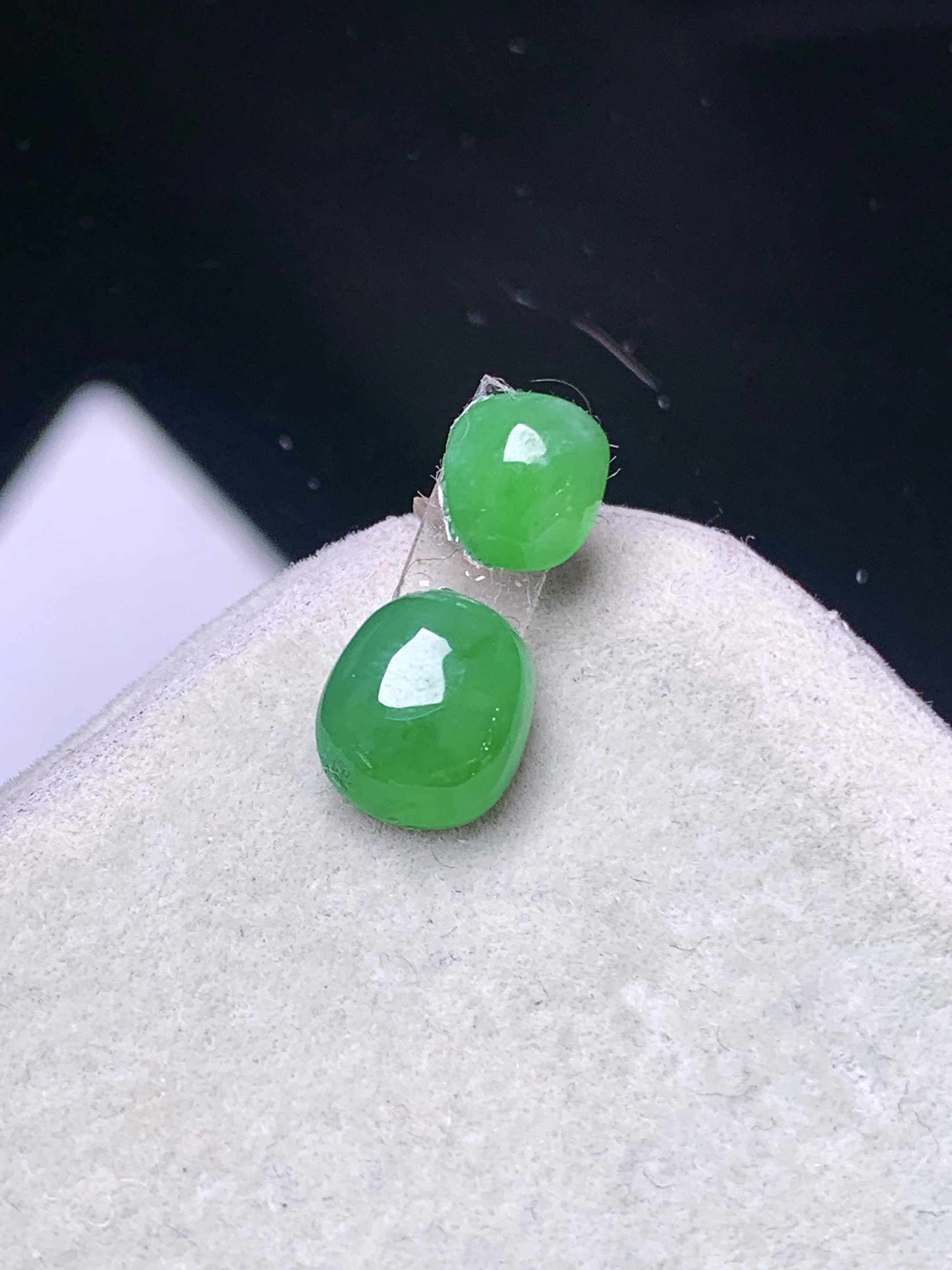 镶嵌款 满绿蛋面吊坠 玉质细腻 色泽艳丽清新 水润亮眼 整体尺寸8.2*7*3.5 yz