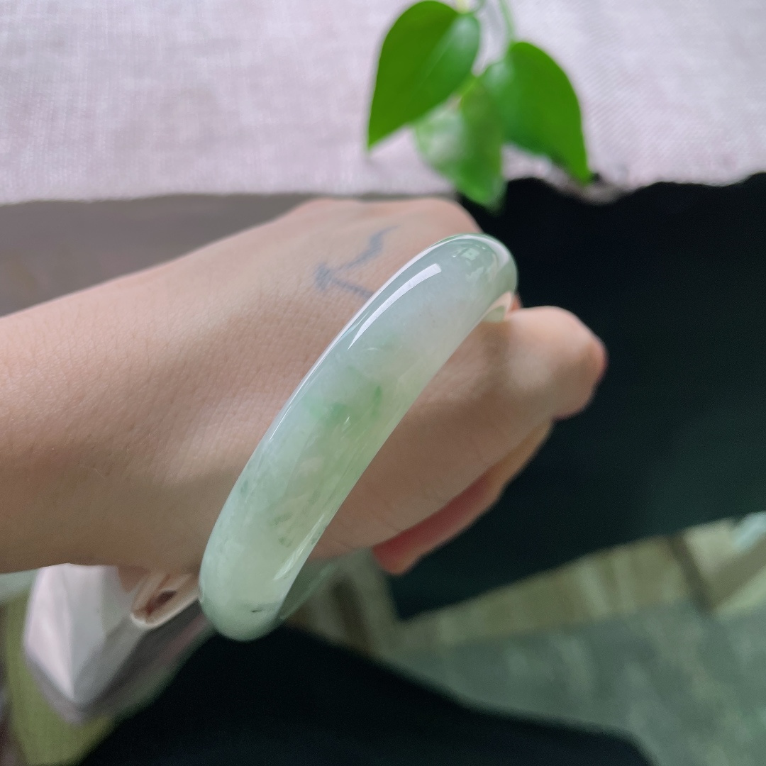 油青正圈，晶体，浅浅淡淡自然过渡，清新耐看，没有繁杂花哨的纹路。ss58651a