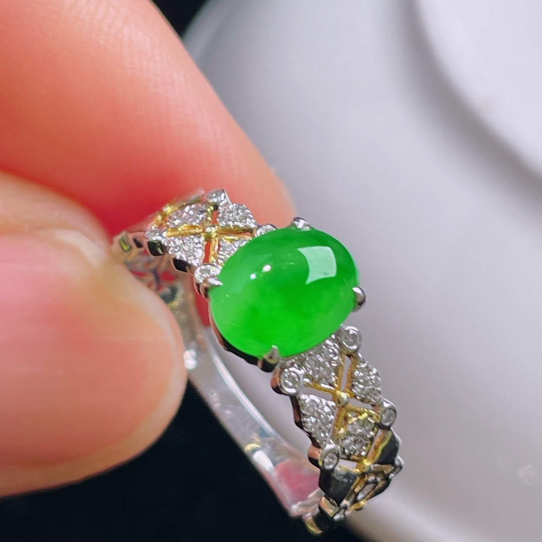冰绿戒指，18k镶嵌，老种起光，细底通透，尺寸：裸石7.6/6.2/2.8mm0911