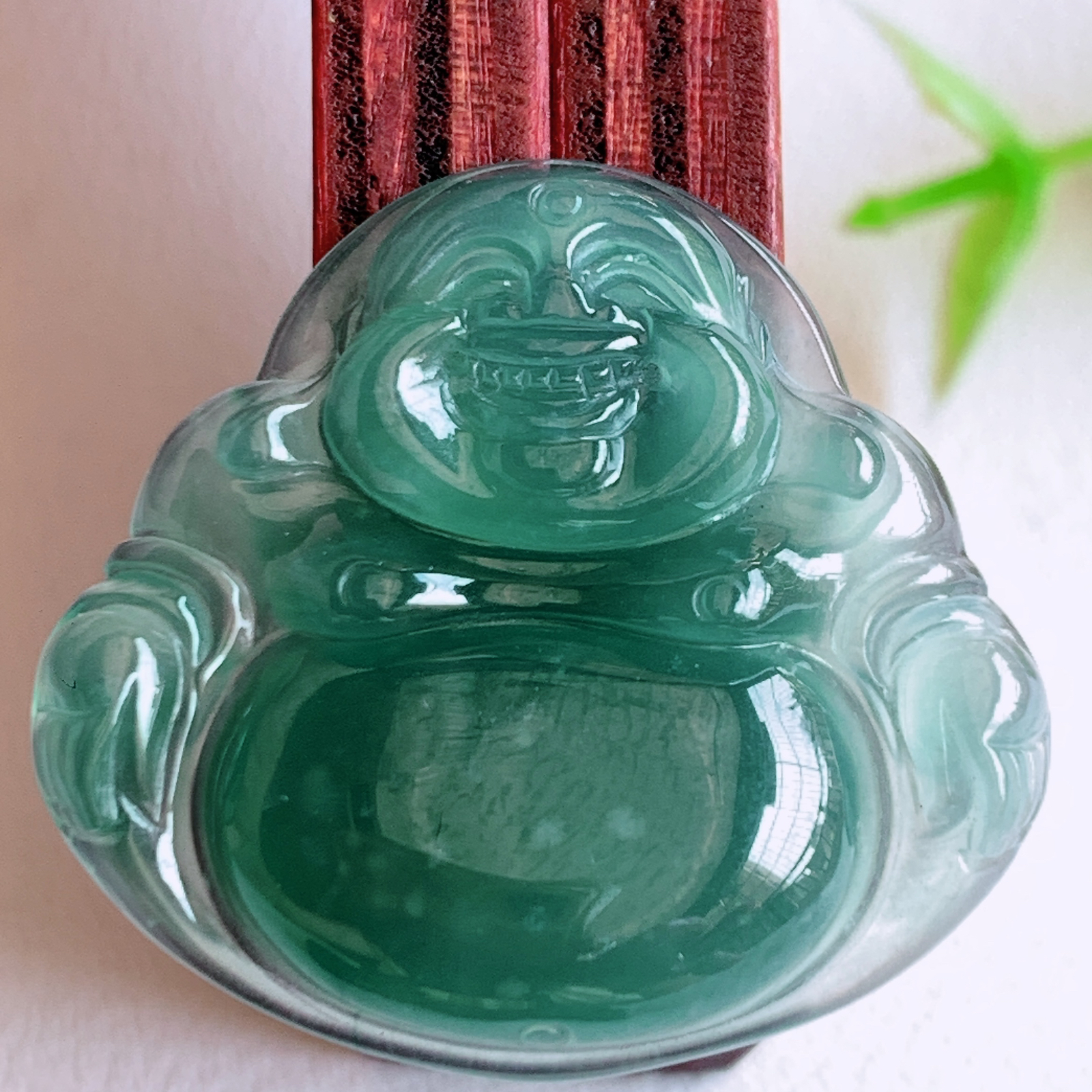 蓝冰佛公挂件 玉质细腻  精雕弥勒佛，笑佛福耳垂肩，面相喜庆，开怀大笑，憨态可掬。惟妙惟肖，寓意福禄