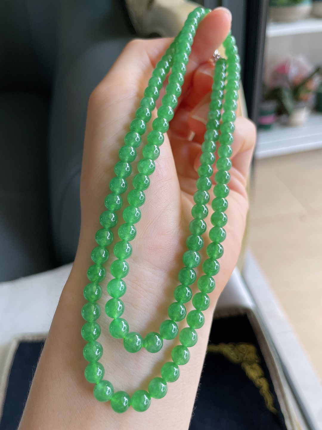 缅甸天然翡翠A货，冰满绿项链，尺寸：5.3mm108颗。【编4369】