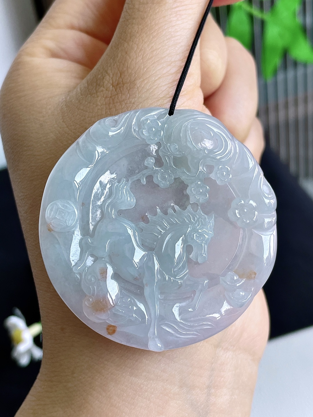 糯冰飘花生肖马牌圆牌吊坠，无裂，性比高