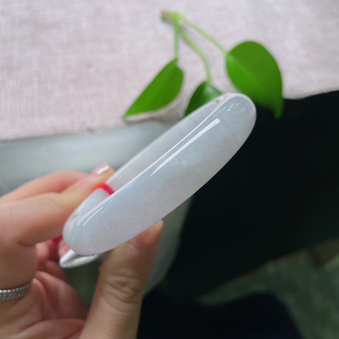 56.5/12.1/8.5，白月光正圈，晶体，如一捧月光凝于腕间，无杂色点缀，自带清冷纯净的氛围感。ss58781a
