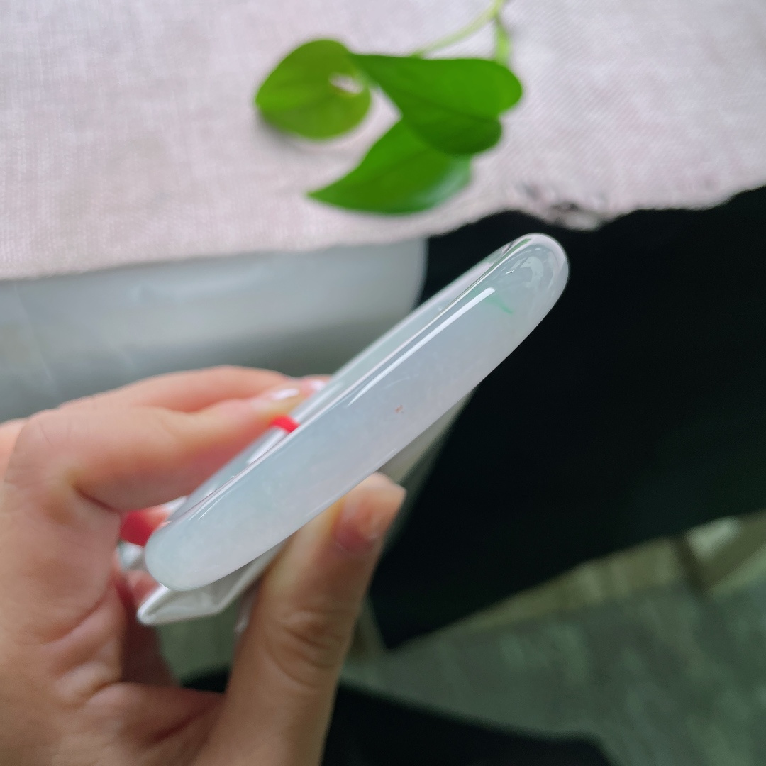 54/9.2，蓝底圆条，无裂，一腕白玉凝住清辉，散落点点金芒，简约款式藏东方诗意之美。ss58693a