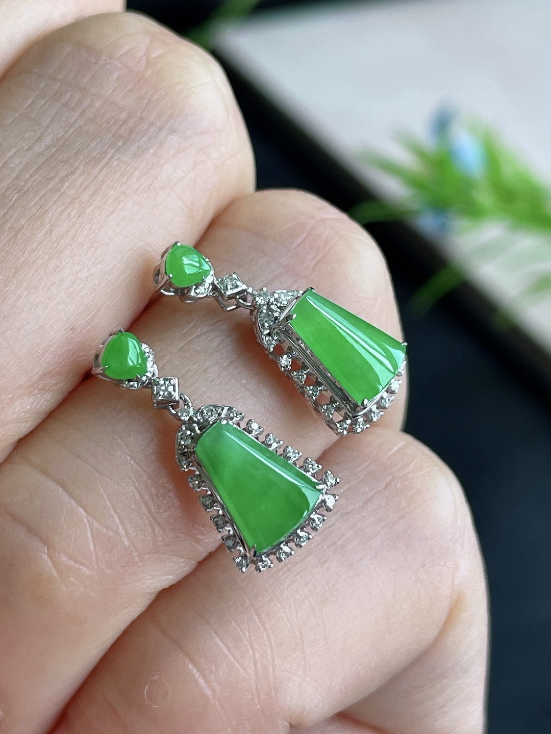 冰阳绿无事牌耳坠 18k金镶嵌 无裂 性比高 18.2-8.3-5 8-6-2 2克