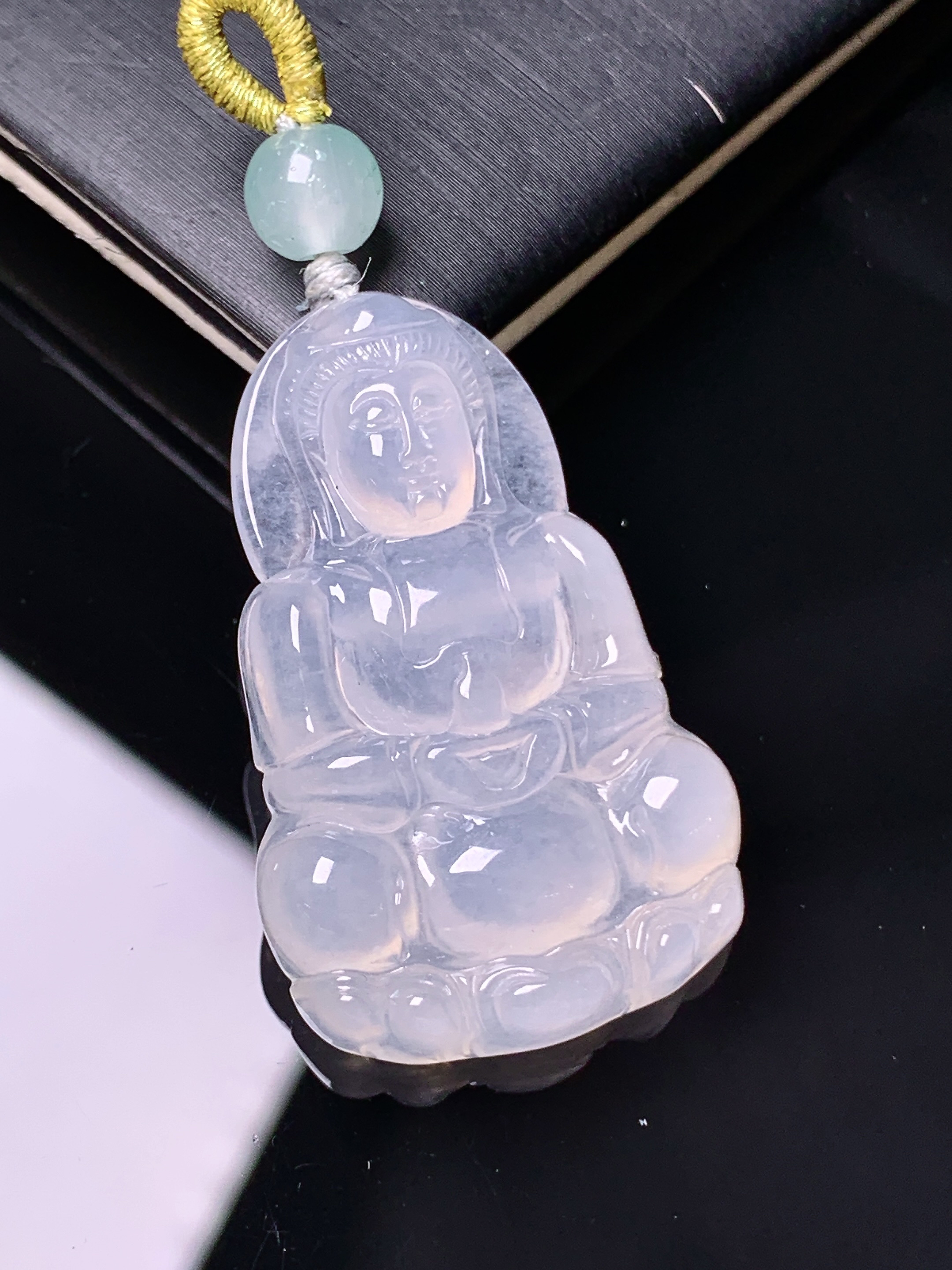 冰种观音菩萨吊坠 玉质细腻 色泽艳丽清新 水润亮眼 整体尺寸35.2*22.5*5.6 a8