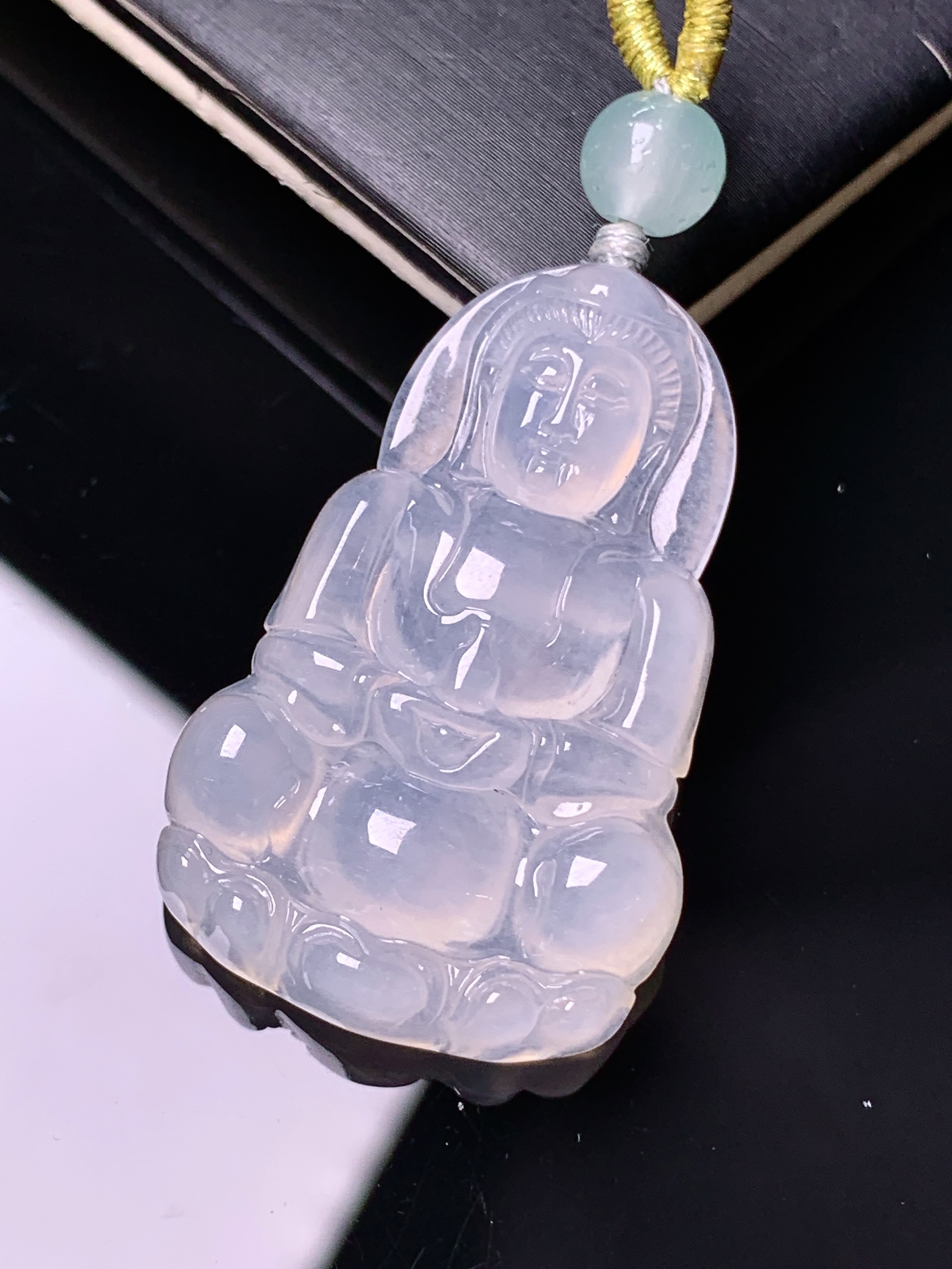 冰种观音菩萨吊坠 玉质细腻 色泽艳丽清新 水润亮眼 整体尺寸35.2*22.5*5.6 a8