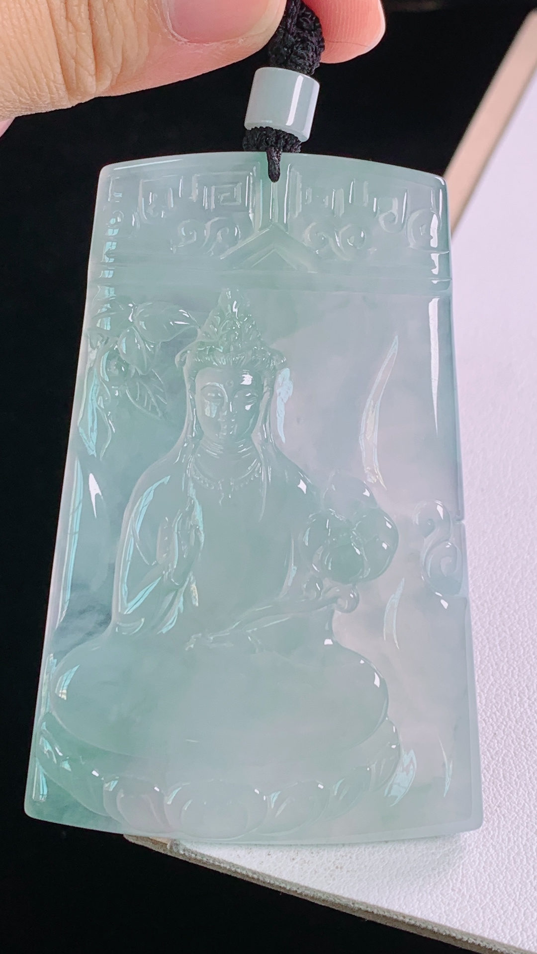 冰种大势至观音，冰透起光，种水，无裂，尺寸:71.9-47.1-5.8mm 9