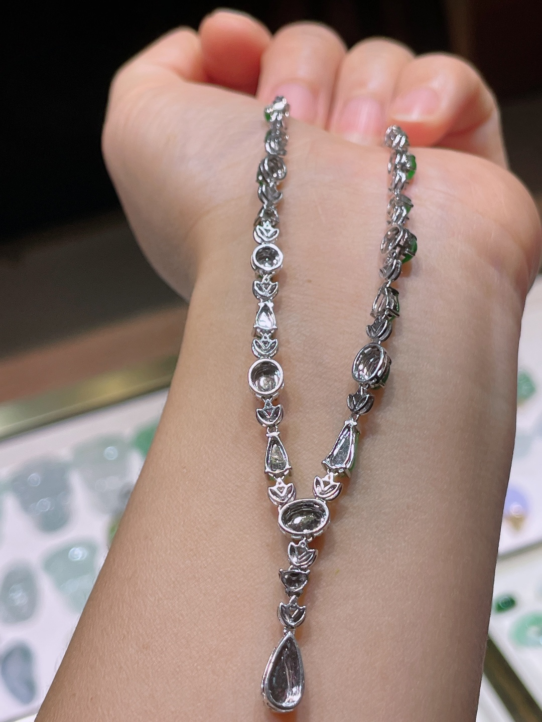 冰绿套链项链，18k镶嵌，老种起光，细底通透，尺寸：裸石7.6/4.5/2mm0911