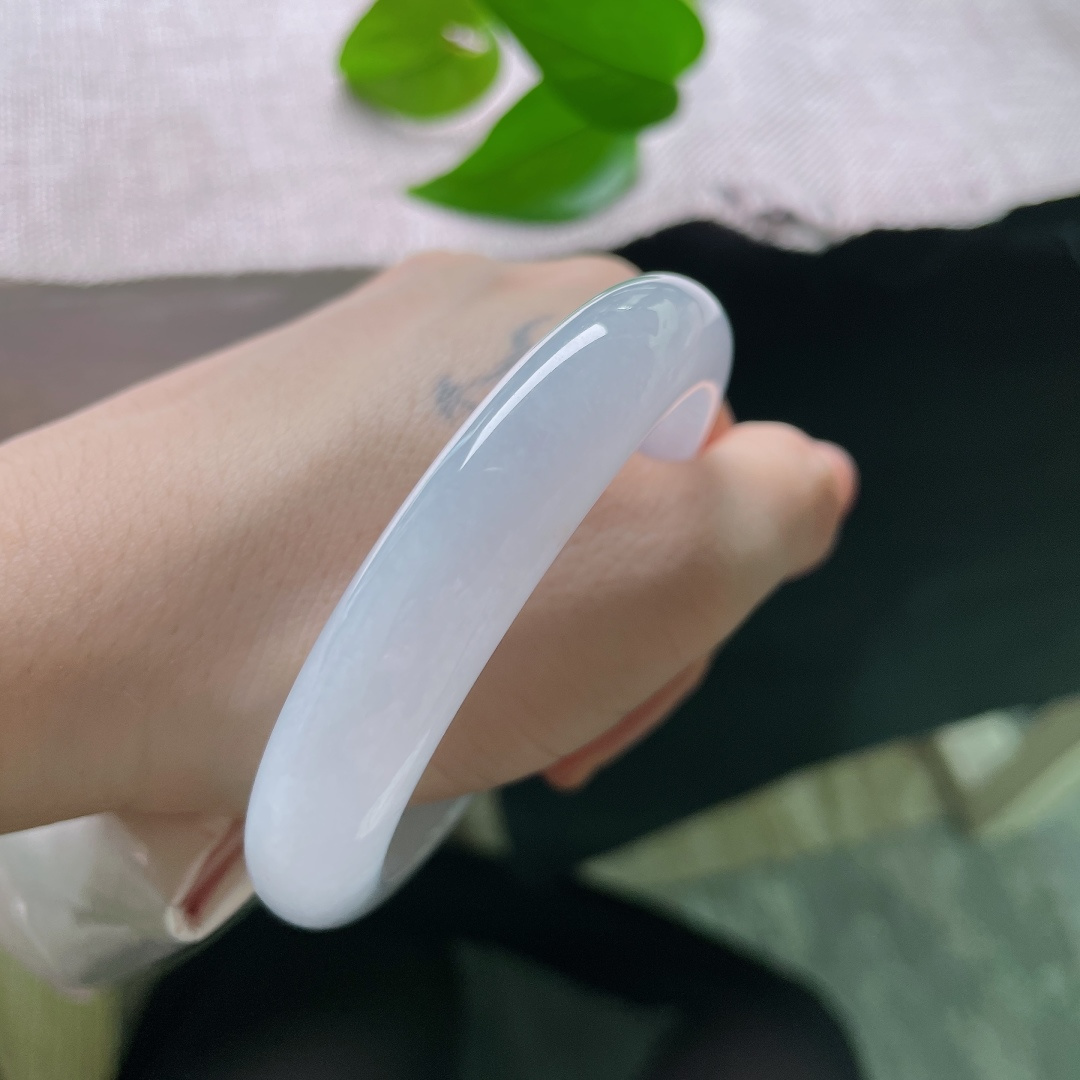 55.8/12//8.8，正圈，无裂，洒金，种质清爽细腻，没有繁杂花色，素净耐看，气质温柔。ss58305a