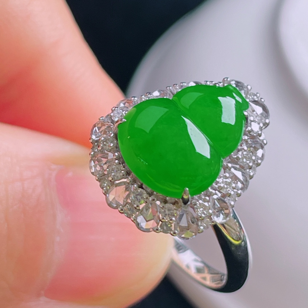 冰绿戒指，18k镶嵌，老种起光，细底通透，尺寸：裸石11.9/9.4/3mm0911