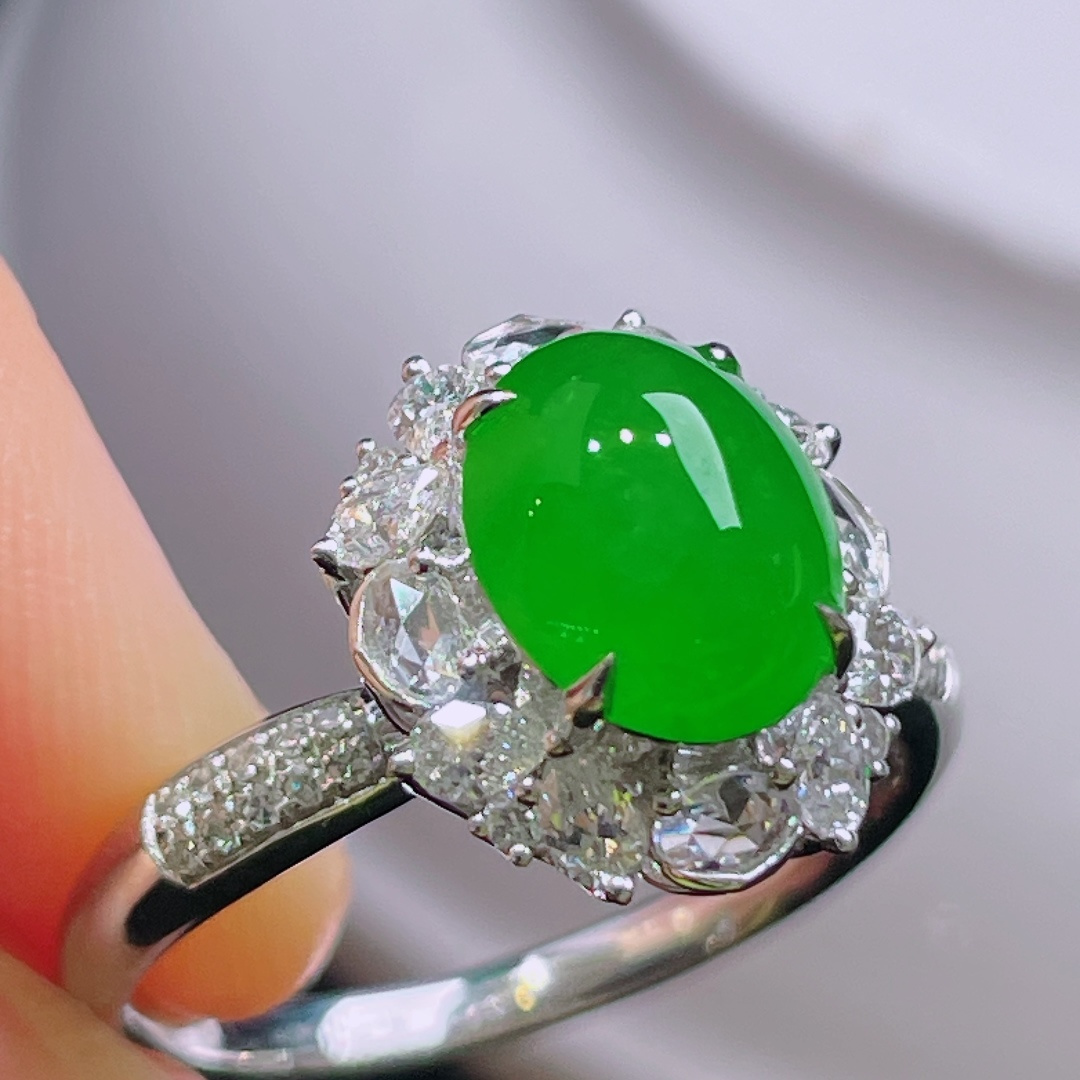 冰绿戒指，18k镶嵌，老种起光，细底通透，尺寸：8.7/7.4/3.6mm0911