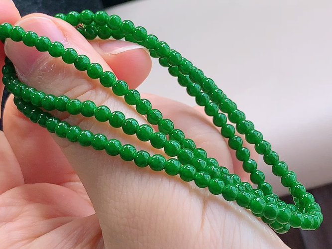 ️ 满绿珠链， ，尺寸取一3.5mm，包A附证书