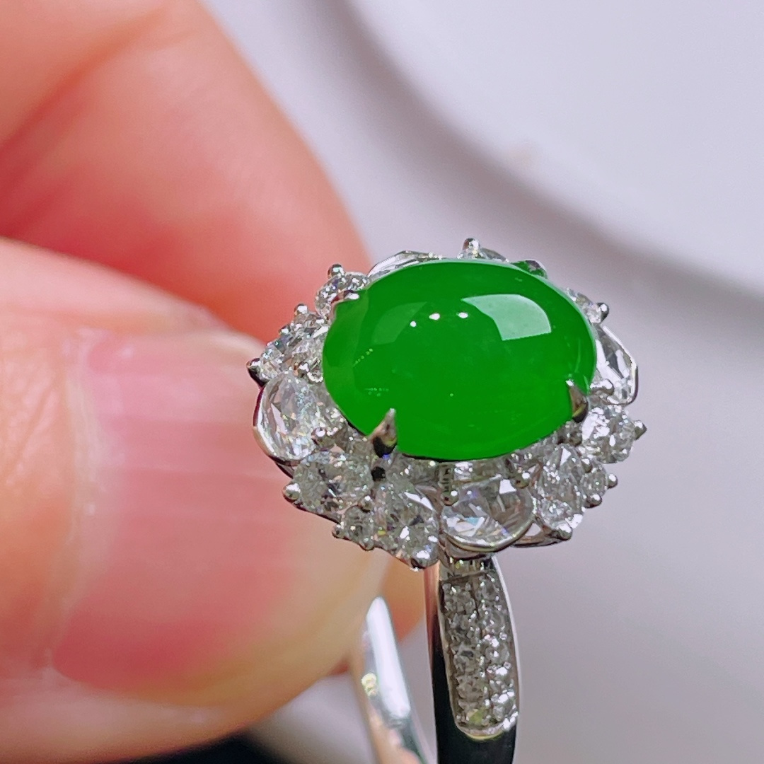 冰绿戒指，18k镶嵌，老种起光，细底通透，尺寸：8.7/7.4/3.6mm0911