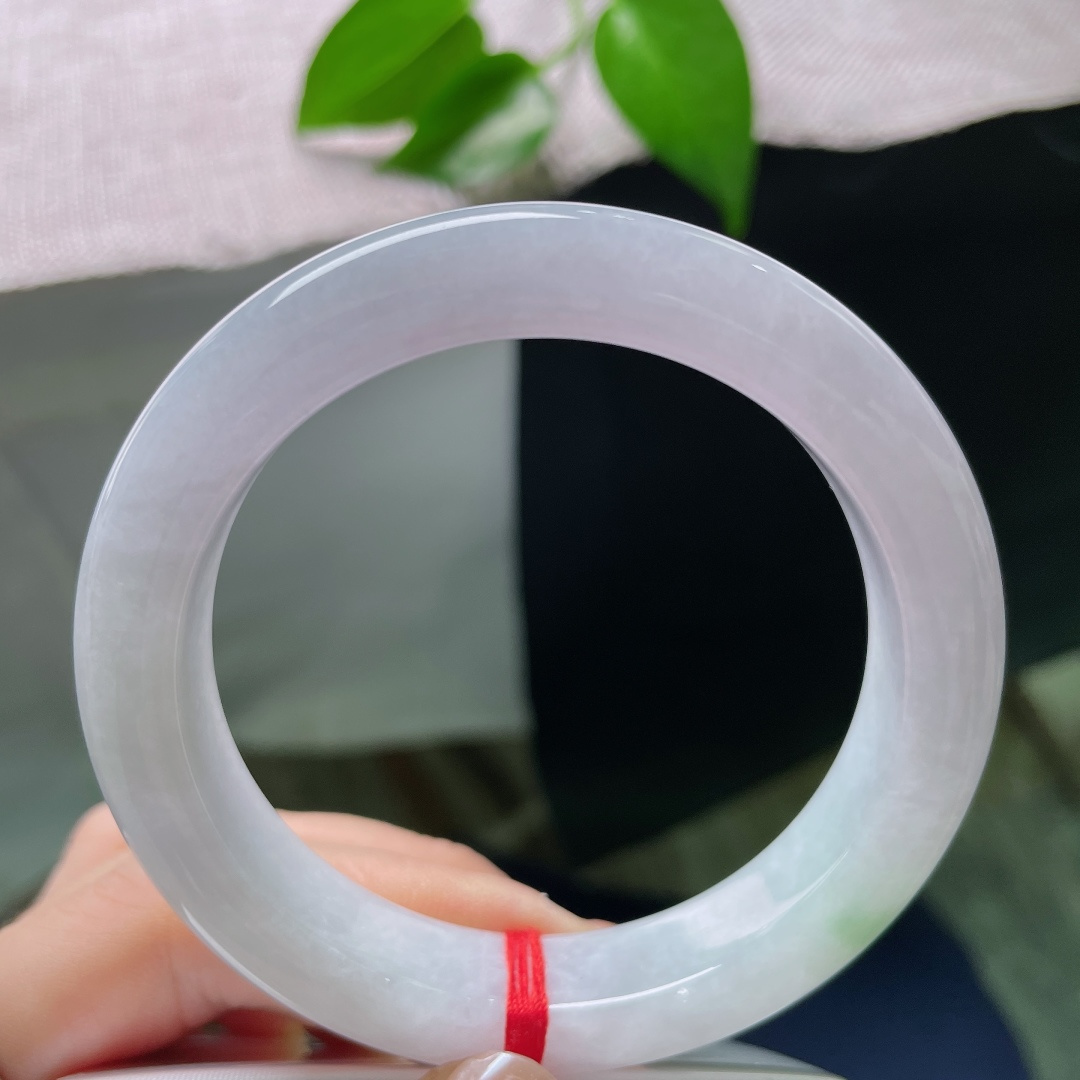 56.6/12.3/9.5，飘绿正圈，晶体线，淡紫如云，翠色含春，双色相融，自带春日独有的温柔诗意。ss58786a