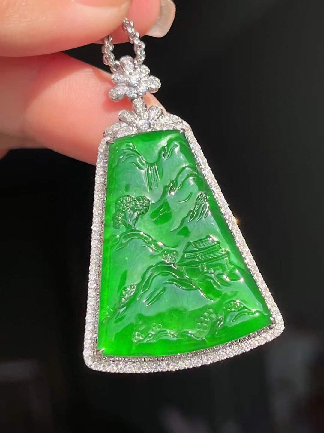 ️ 辣阳绿意境“山水牌”吊坠 精工雕刻 品质超赞 种好色艳 豪华镶款 无裂，47-28.2-11
