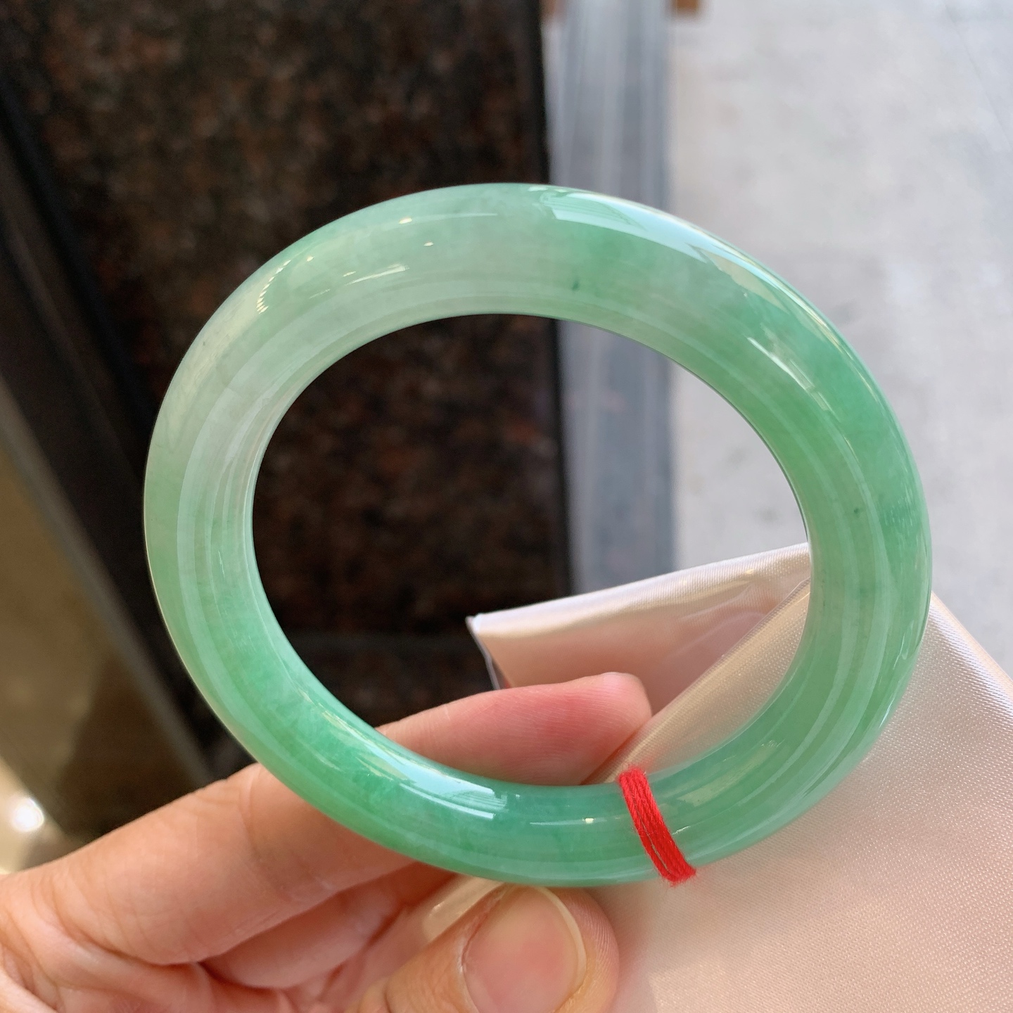 圆条飘绿 表皮微瑕疵 版型好