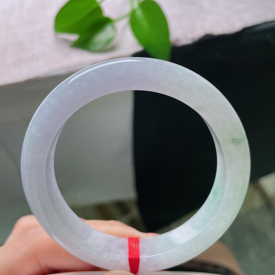 53.2/11.6/8.8，春彩正圈，色线，浅底飘绿衬肤柔和，花色不繁杂，日常佩戴清爽耐看，自带灵气。ss58853a