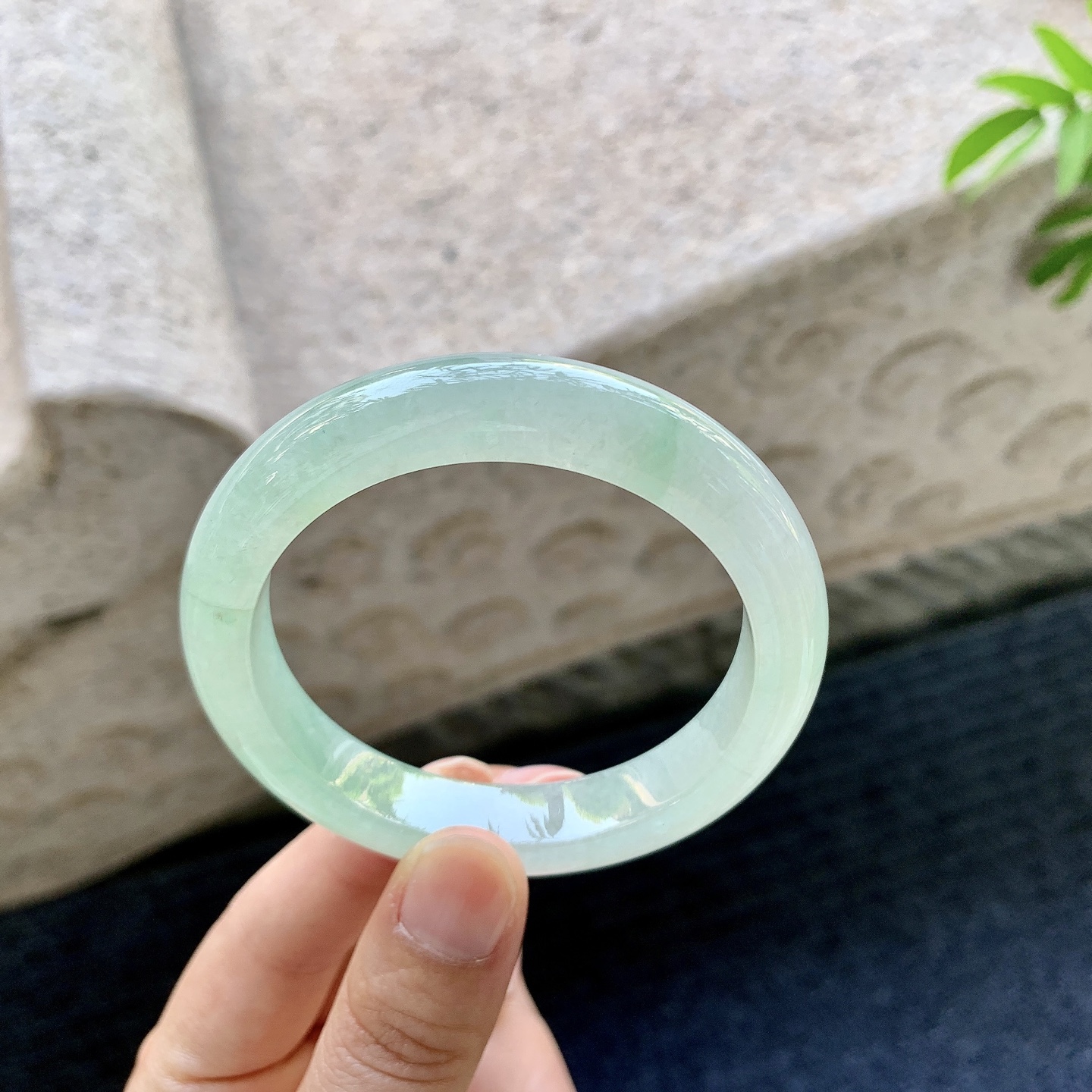 正圈52 53 圈口53.8/11.3/8.4 编码BA091330 糯冰飘绿，水润，种老，细腻，有纹线