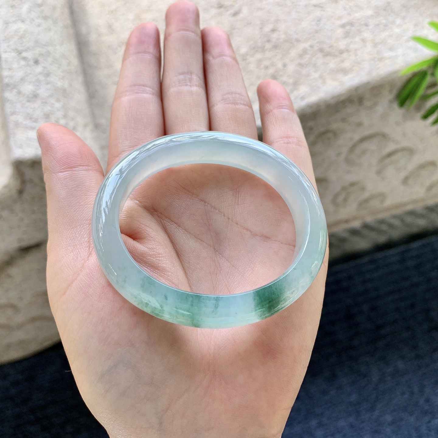 贵妃51 52 圈口52/44.7/7.5 编码T1091312 冰糯飘花，水润，种老，细腻，无裂
