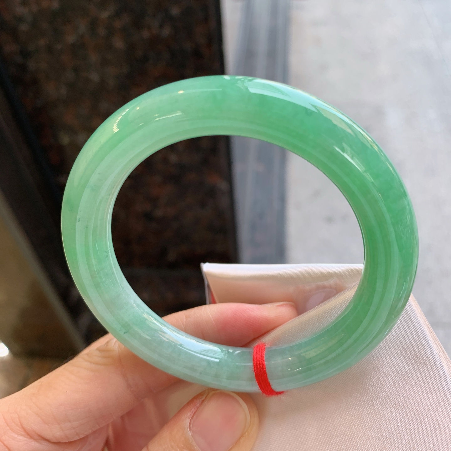 圆条飘绿 表皮微瑕疵 版型好