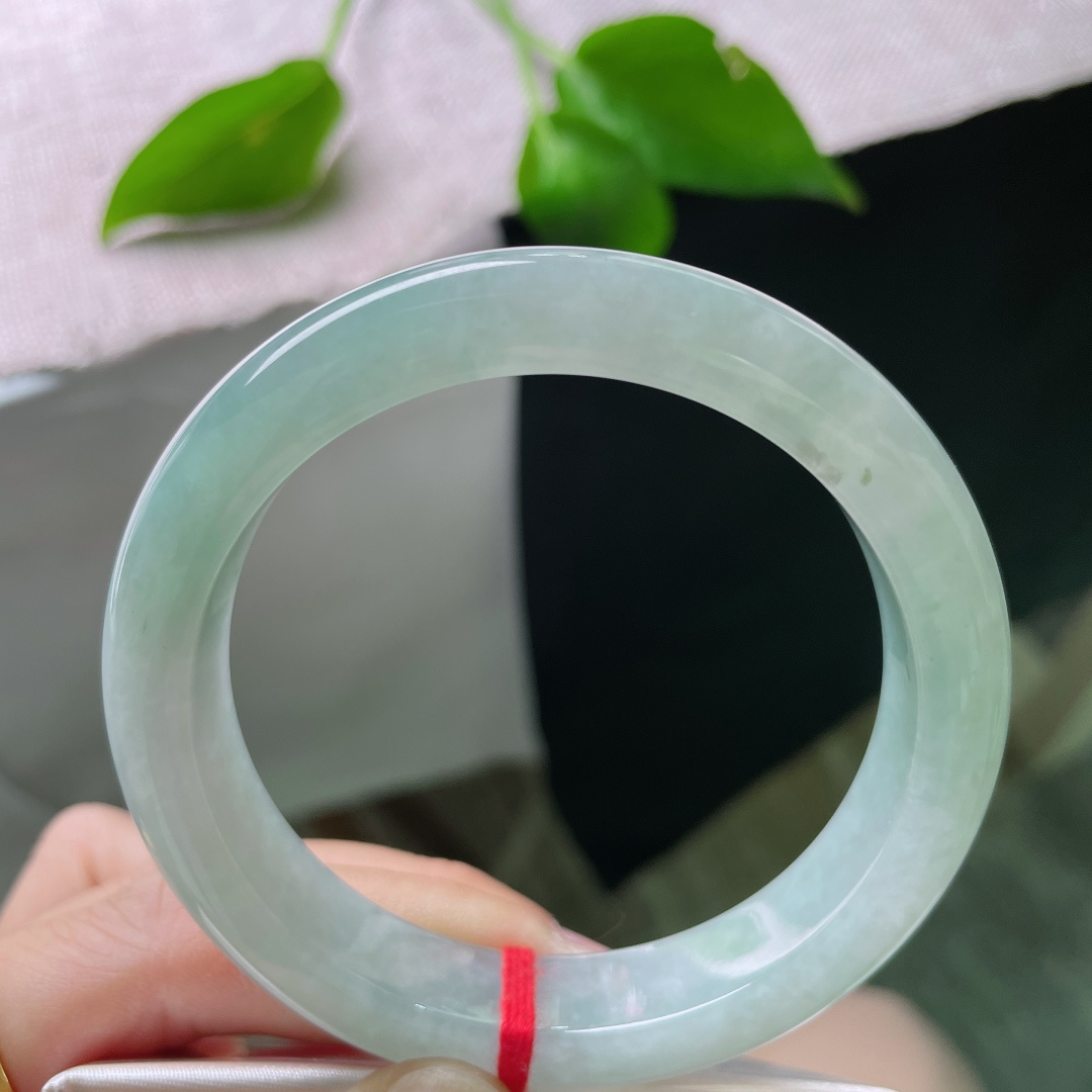 56.7/11.8/8.3，浅蓝底正圈，种老，柔润细腻，清冷蓝底，温柔又显贵。无裂，ss58911a