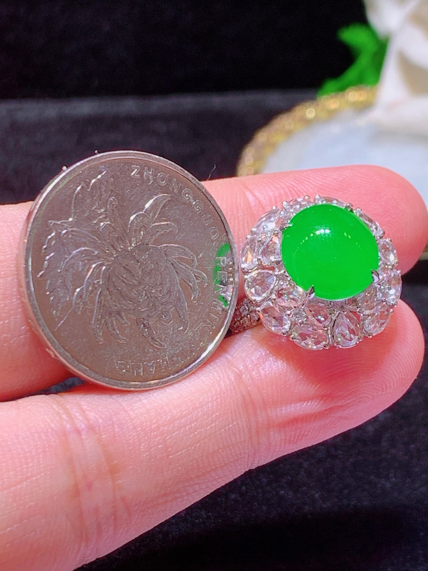 ️翡翠A货 满绿蛋面戒指 18k金镶嵌，冰润细腻，佩戴效果出众，17.7-17.1-13.1