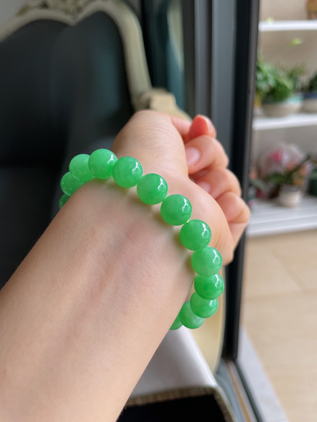 缅甸天然翡翠A货，冰满绿阳绿手链，尺寸：10mm。【编4320】